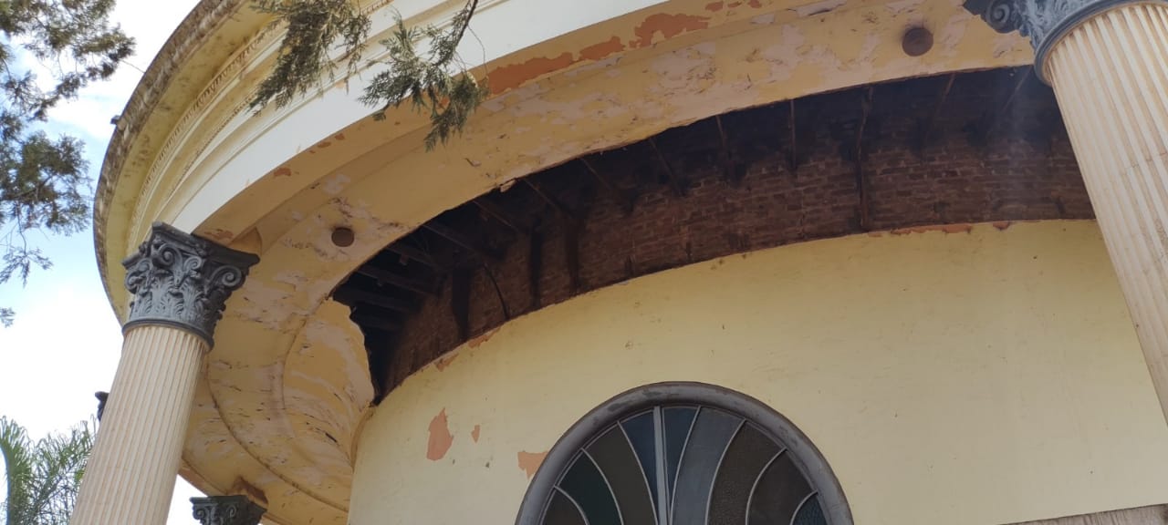 Foto 3 de 8 — Capela do Cemitério São Bento segue se despedaçando e ficará fechada para mais um Finados